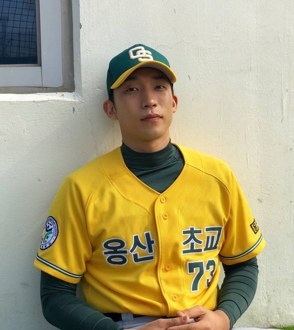 Lee Sang-yi starred in the drama When the Camellia Blooms, where he played the role of a baseball coach. Photo: @leesangyi_/Instagram
