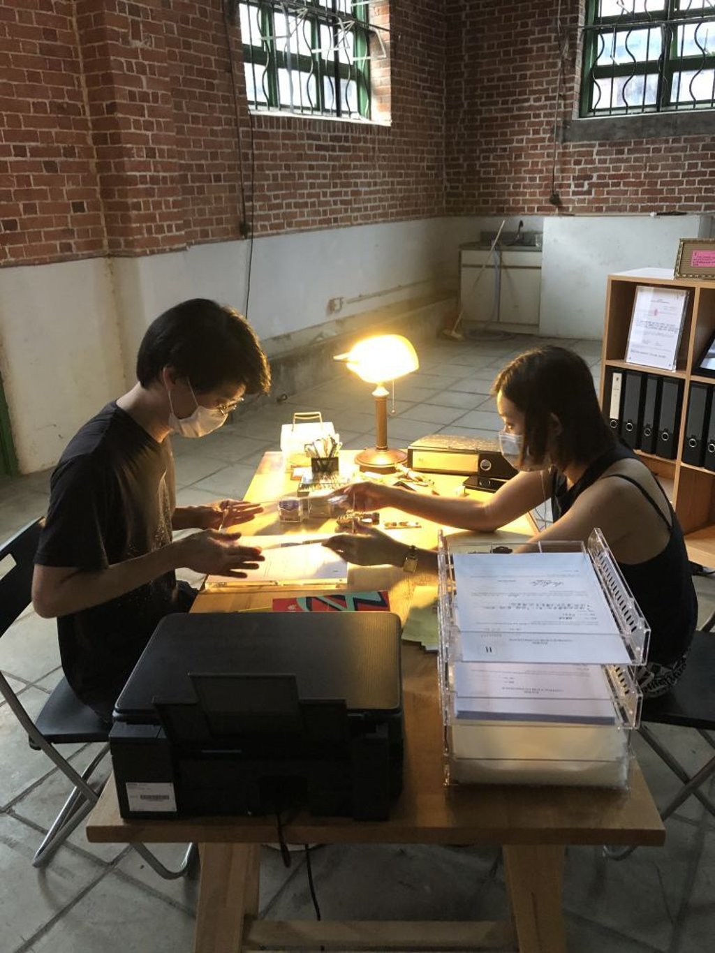 Artist Ho Sin-tung (right) and her partner Kong Yum-fai in Ho’s work “Contract for Co-existence (Advanced Learners, from ‘Abandon’ to ‘Zoom’)”. Photo: Enid Tsui