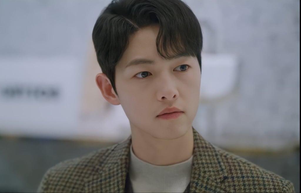 Song Joong-ki starred in Vincenzo, and roped in a few of his friends for the ride – much to their delight. Photo: @joongkisource/Twitter Song Joong-ki starred in Vincenzo, and roped in a few of his friends for the ride – much to their delight. Photo: @joongkisource/Twitter