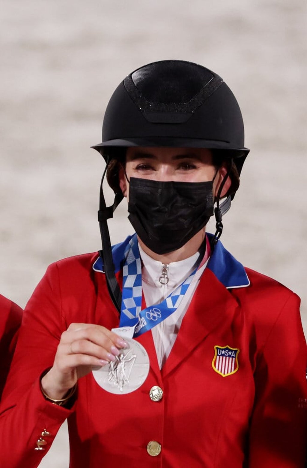 Jessica Springsteen poses during the medal ceremony for equestrian team jumping at Equestrian Park in Tokyo, Japan, during the Tokyo 2020 Olympics in August 7. Photo: Reuters