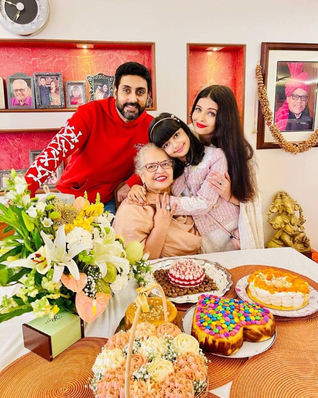 Aishwarya Rai with her family at home. Photo: @aishwaryaraibachchan_arb/Instagram