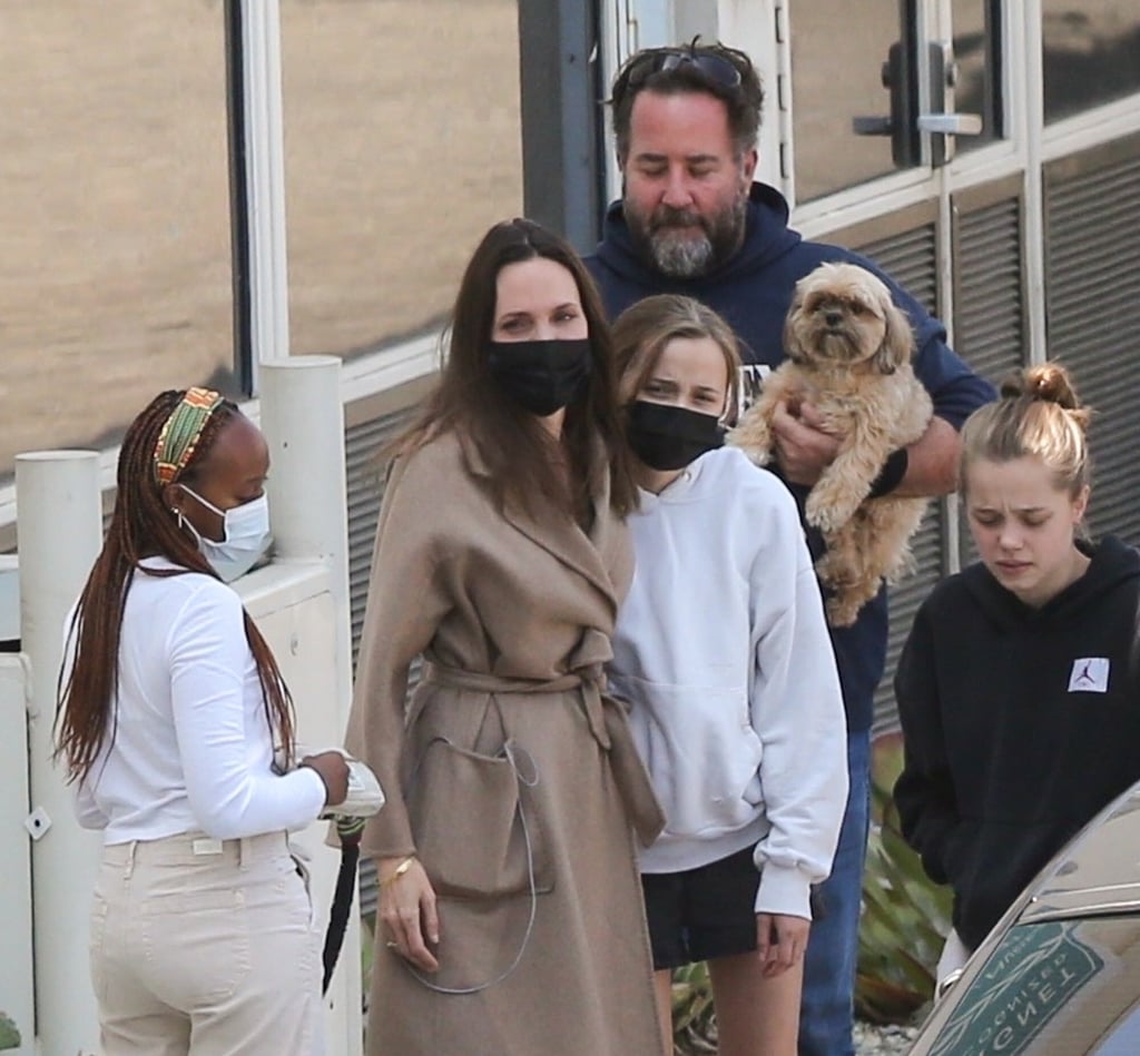 Angelina Jolie’s children Shiloh, Vivienne and Zahara were seen comforting their mum after her six-hour hospital stay. Photo: VCG