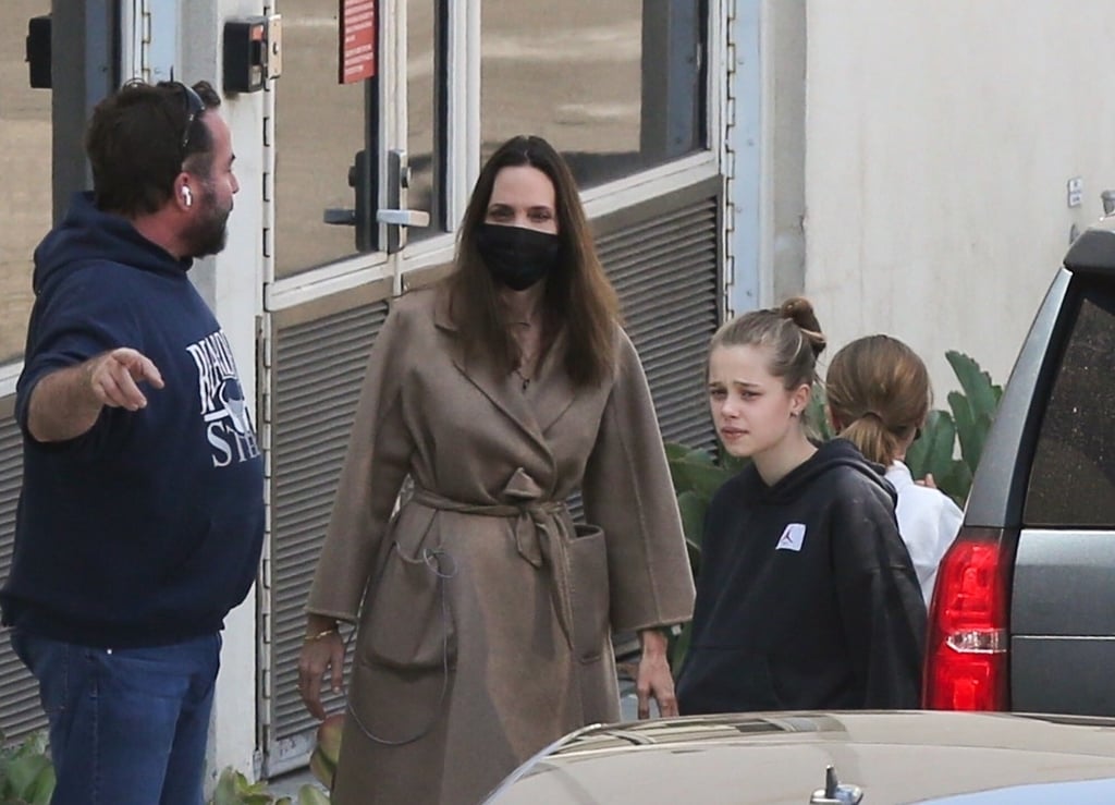Angelina Jolie reunites with her kids after spending nearly six hours in a Burbank hospital. Photo: VCG