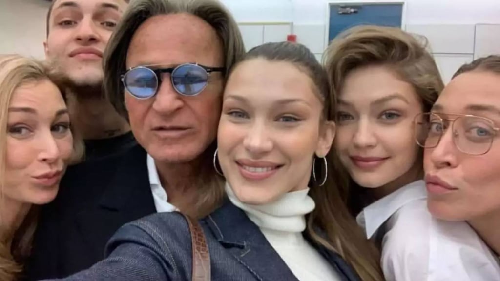 Mohamed with all his children. Photo: @bellahadid/Instagram Mohamed with all his children. Photo: @bellahadid/Instagram