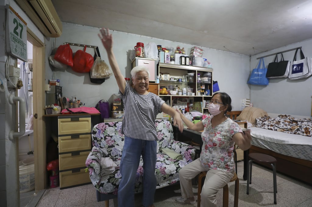 Mak shows Chan how to exercise to stay healthy. Photo: Xiaomei Chen Mak shows Chan how to exercise to stay healthy. Photo: Xiaomei Chen