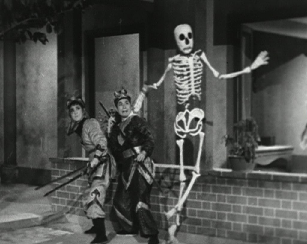 A still from Ingenious Swords, Part One (1962).