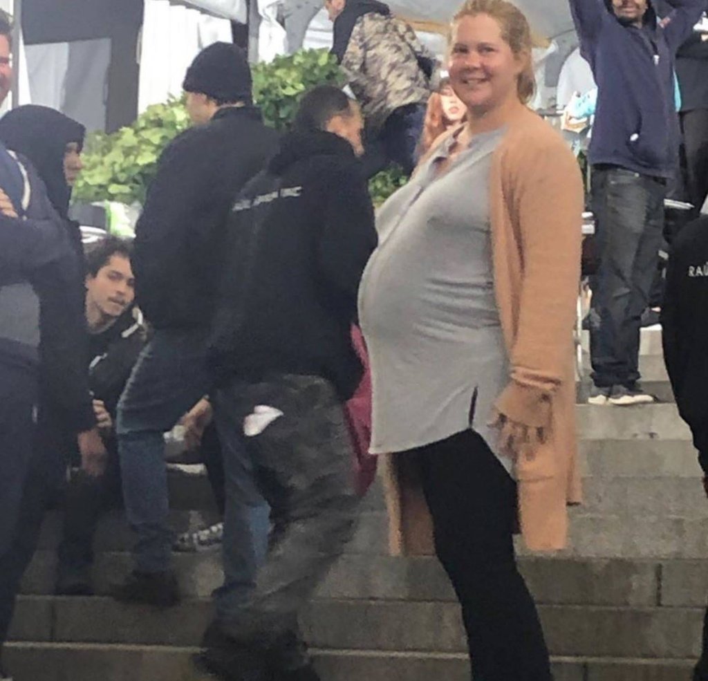Schumer sneaked onto the site of the Met Gala red carpet before giving birth. Photo: @yashar/Twitter