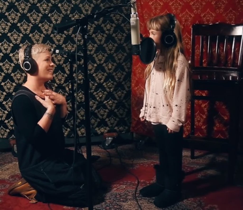 Pink and her daughter Willow covered A Million Dreams from The Greatest Showman. Photo: Atlantic Records/YouTube Pink and her daughter Willow covered A Million Dreams from The Greatest Showman. Photo: Atlantic Records/YouTube