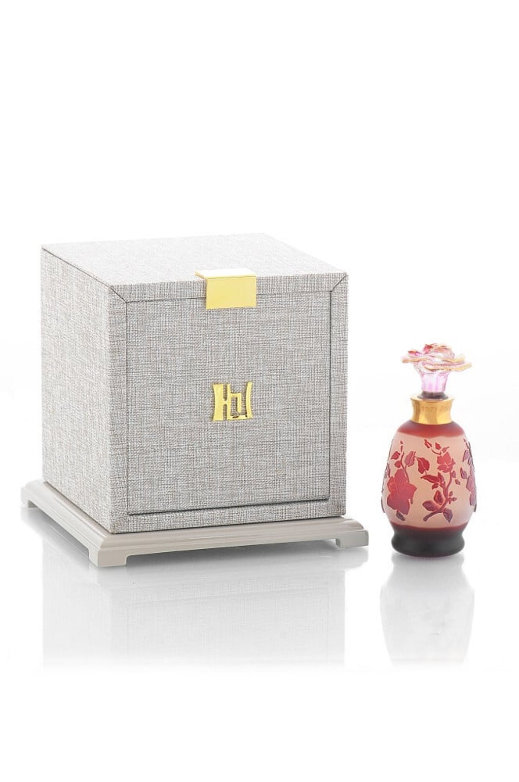 A Ruby Rose flacon from Henry Jacques’ Couture Collection.