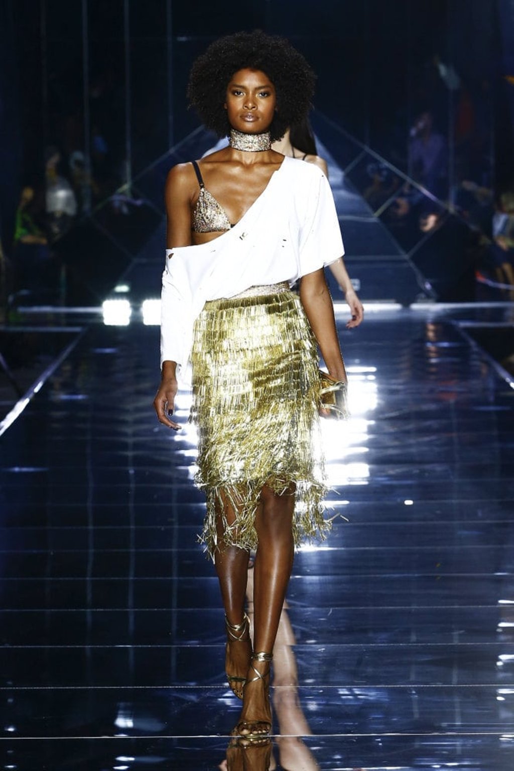 Dolce & Gabbana’s spring/summer 2022 women’s collection at Milan Fashion Week on September 25 featured fringed gold and silver dresses. Photo: Handout Dolce & Gabbana’s spring/summer 2022 women’s collection at Milan Fashion Week on September 25 featured fringed gold and silver dresses. Photo: Handout