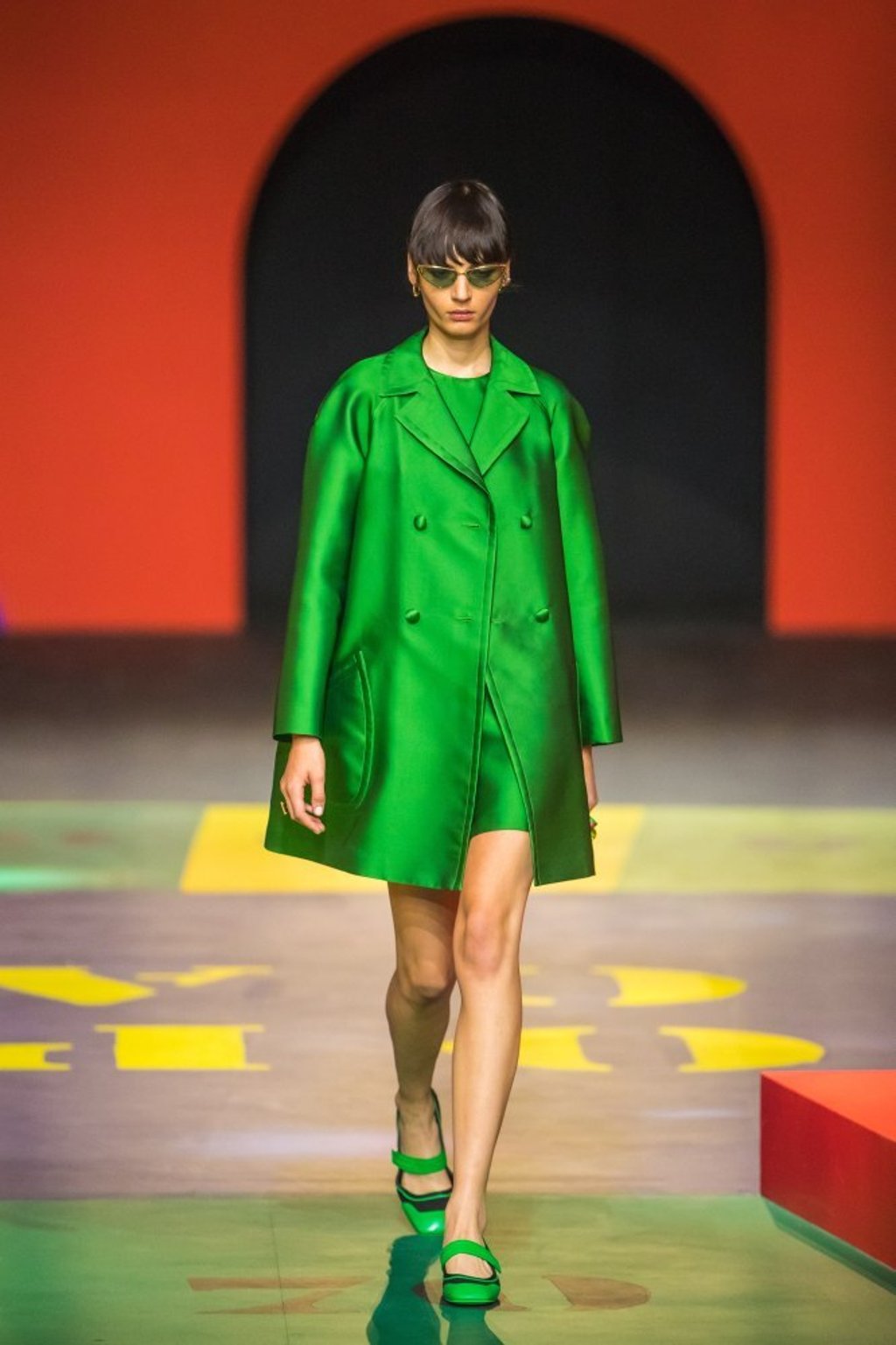 A model presents a creation from the Spring-Summer 2022 Ready-to-Wear collection by Italian designer Maria Grazia Chiuri for Dior fashion house, during the Paris Fashion Week, on September 28. Photo: EPA-EFE A model presents a creation from the Spring-Summer 2022 Ready-to-Wear collection by Italian designer Maria Grazia Chiuri for Dior fashion house, during the Paris Fashion Week, on September 28. Photo: EPA-EFE