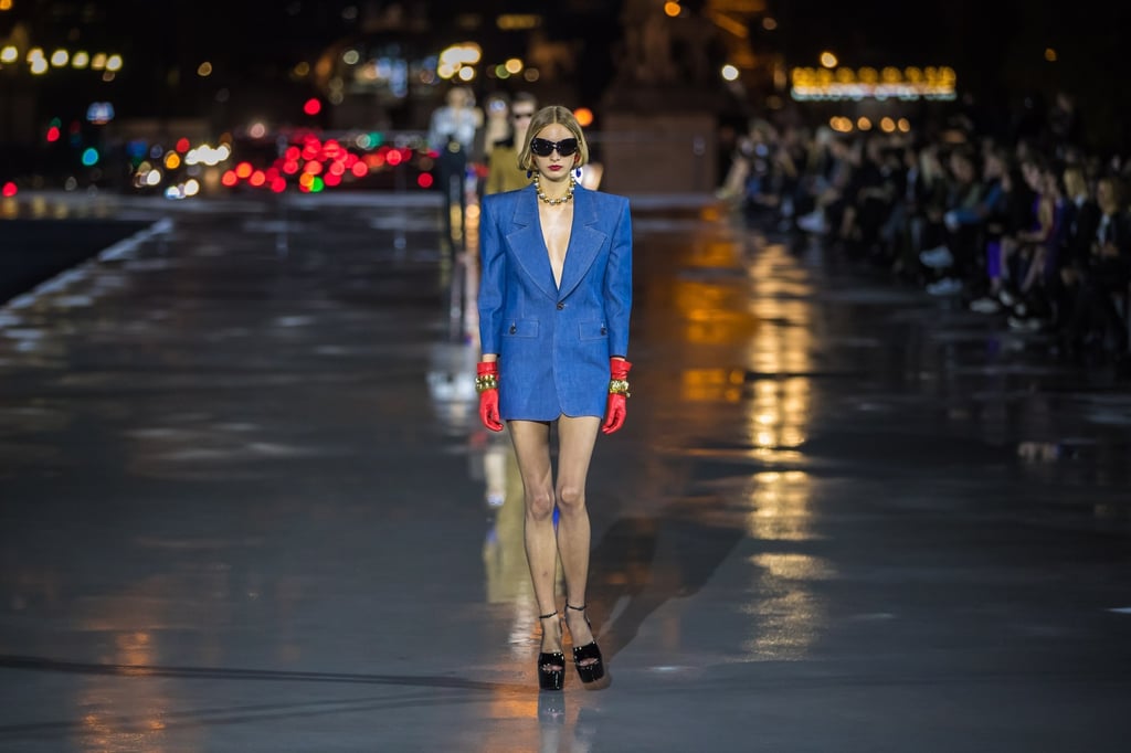 A model presents a creation from the spring/summer 2022 ready-to-wear collection by Saint Laurent fashion house in front of the Eiffel Tower during Paris Fashion Week, in Paris, France, on September 28. Photo: EPA-EFE A model presents a creation from the spring/summer 2022 ready-to-wear collection by Saint Laurent fashion house in front of the Eiffel Tower during Paris Fashion Week, in Paris, France, on September 28. Photo: EPA-EFE