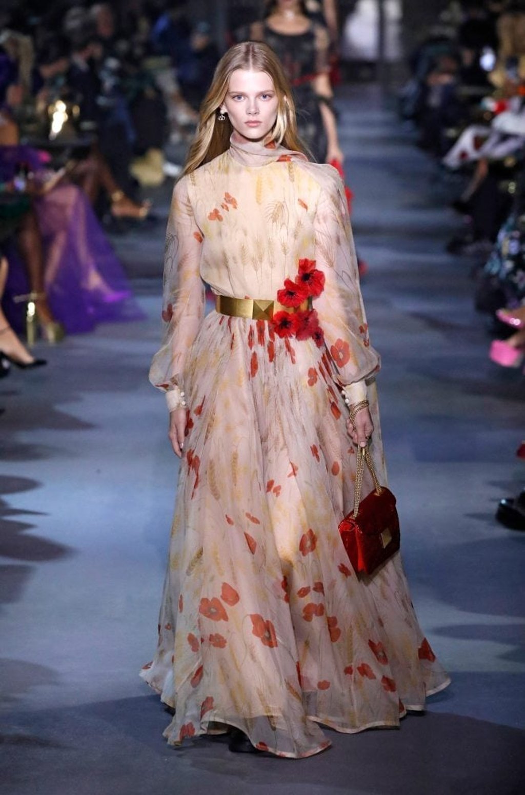 A model presents a creation from Valentino’s spring/summer 2022 ready-to-wear collection during Paris Fashion Week, in Paris, France, on October 1. Photo: Xinhua