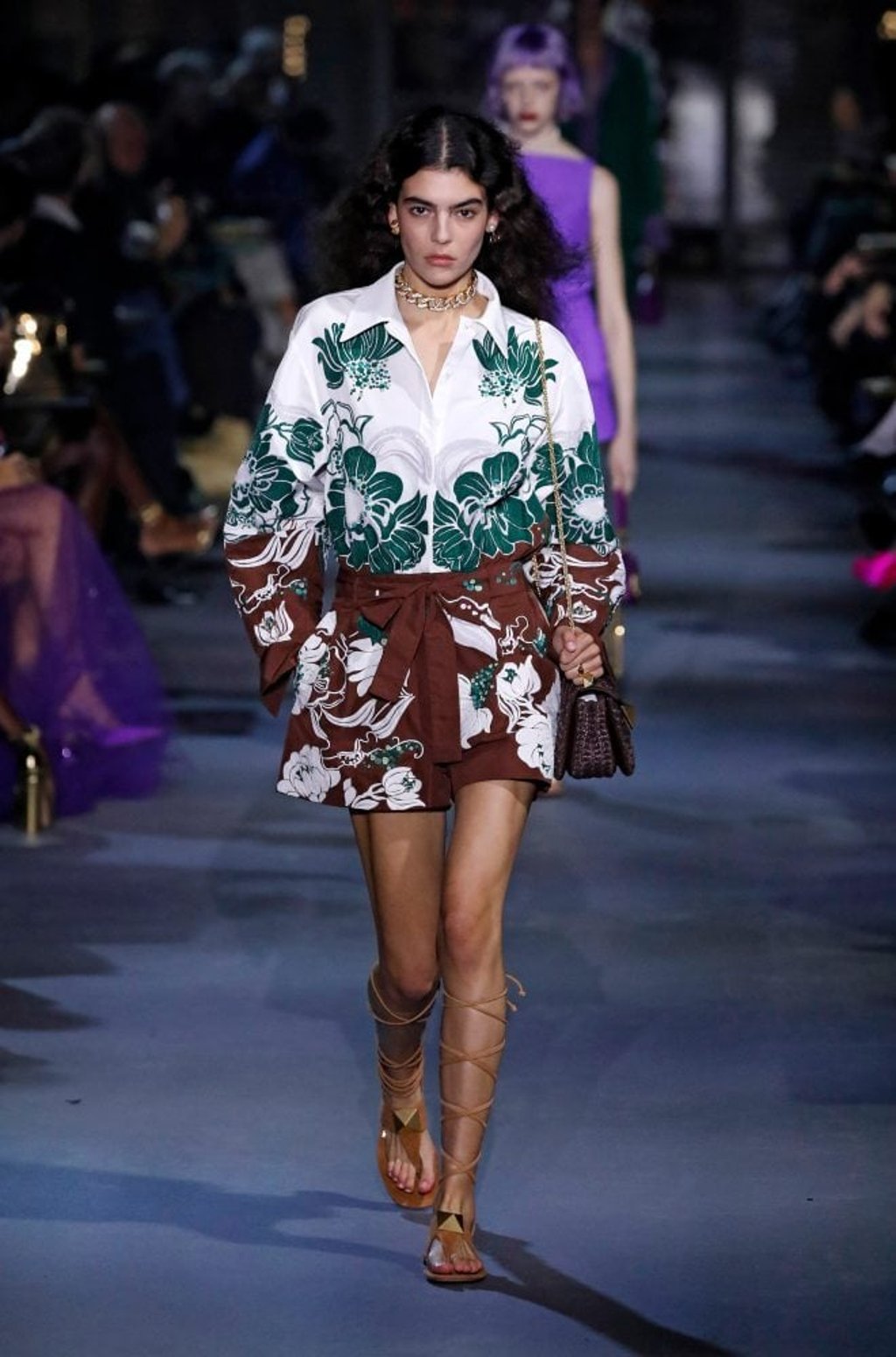 A model presents a creation from Valentino’s spring/summer 2022 ready-to-wear collection during Paris Fashion Week, in Paris, France, October 1. Photo: Xinhua