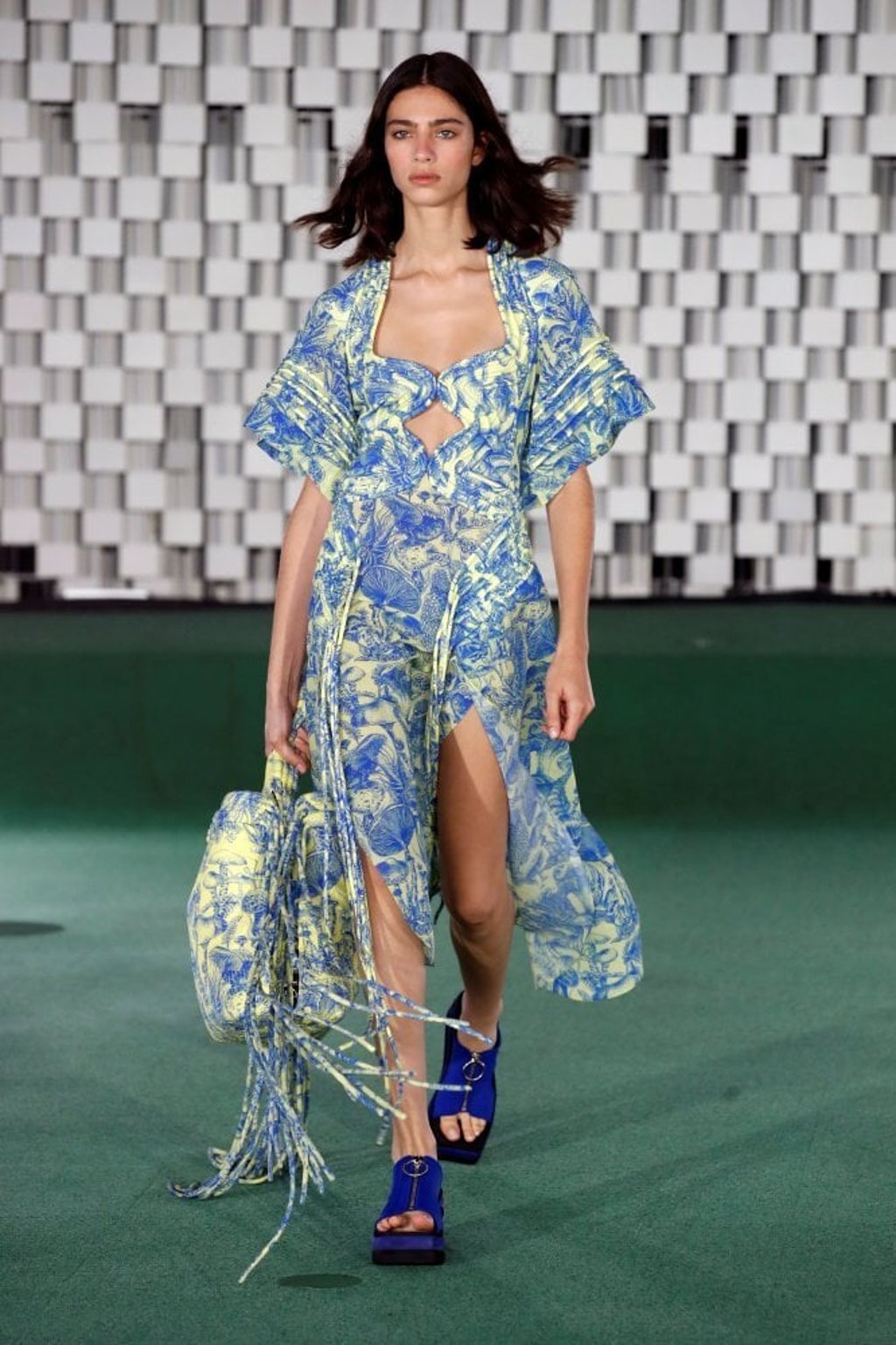 A model presents a creation by designer Stella McCartney as part of her summer 2022 women’s ready-to-wear collection show during Paris Fashion Week in Paris, France, on October 4. Photo: Reuters A model presents a creation by designer Stella McCartney as part of her summer 2022 women’s ready-to-wear collection show during Paris Fashion Week in Paris, France, on October 4. Photo: Reuters