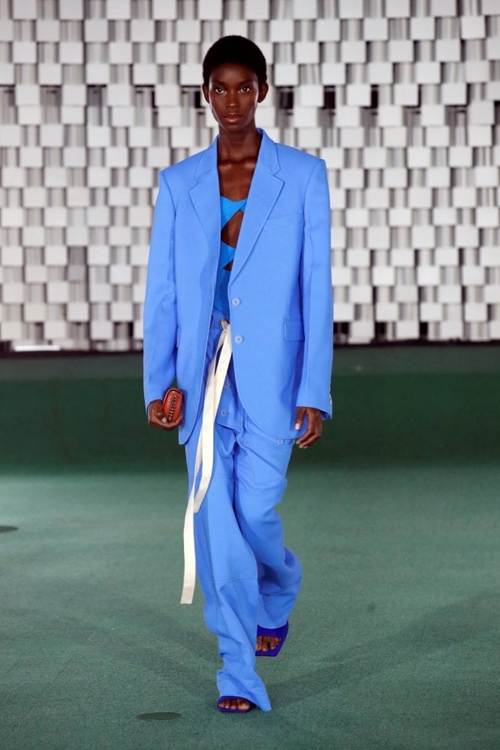 A model presents a creation by designer Stella McCartney as part of her summer 2022 women’s ready-to-wear collection show during Paris Fashion Week in Paris, France, on October 4. Photo: Reuters A model presents a creation by designer Stella McCartney as part of her summer 2022 women’s ready-to-wear collection show during Paris Fashion Week in Paris, France, on October 4. Photo: Reuters