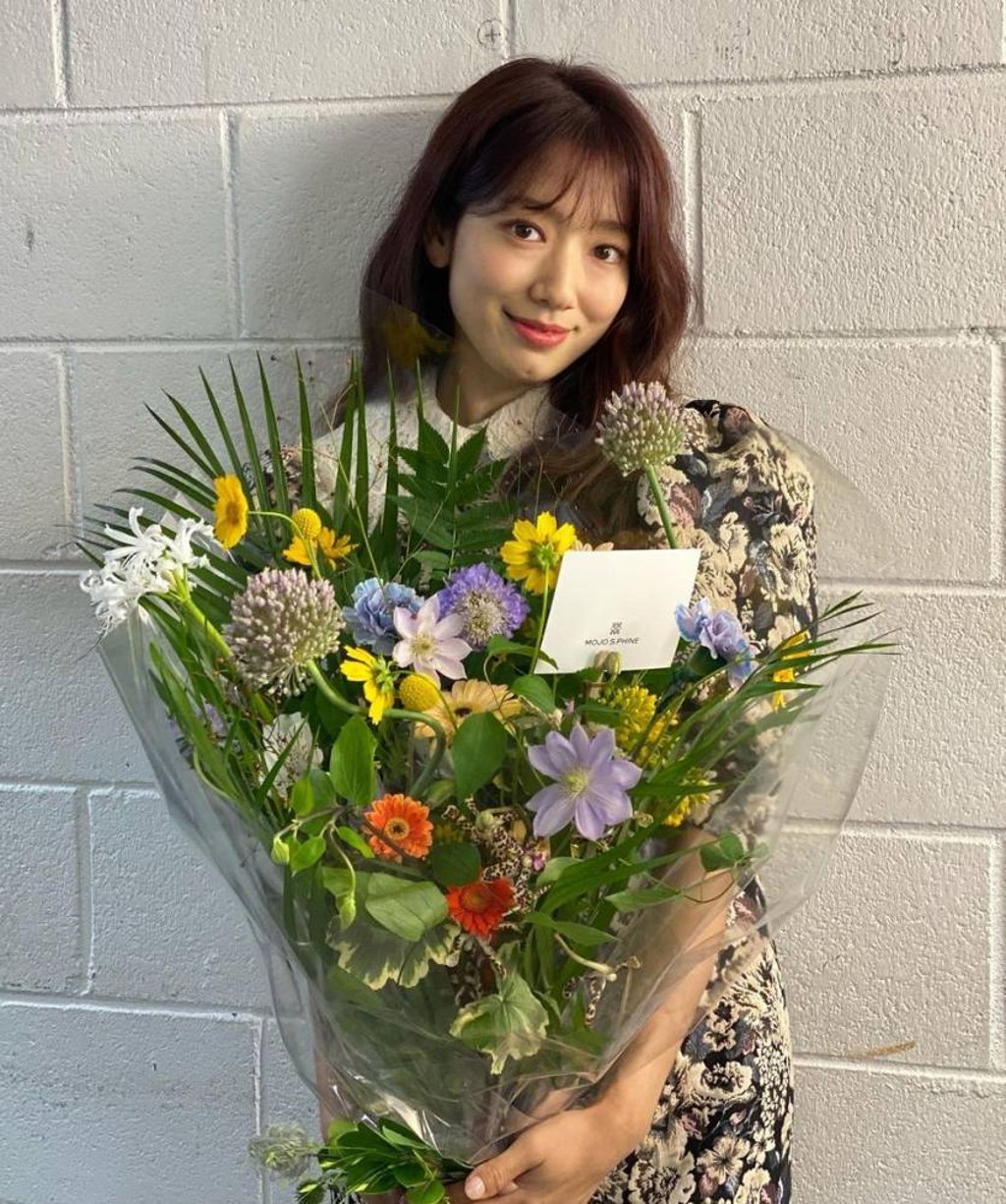 Park Shin-hye made her on-screen debut with a music video for Lee Seung-hwan. Photo: @ssinz7/Instagram