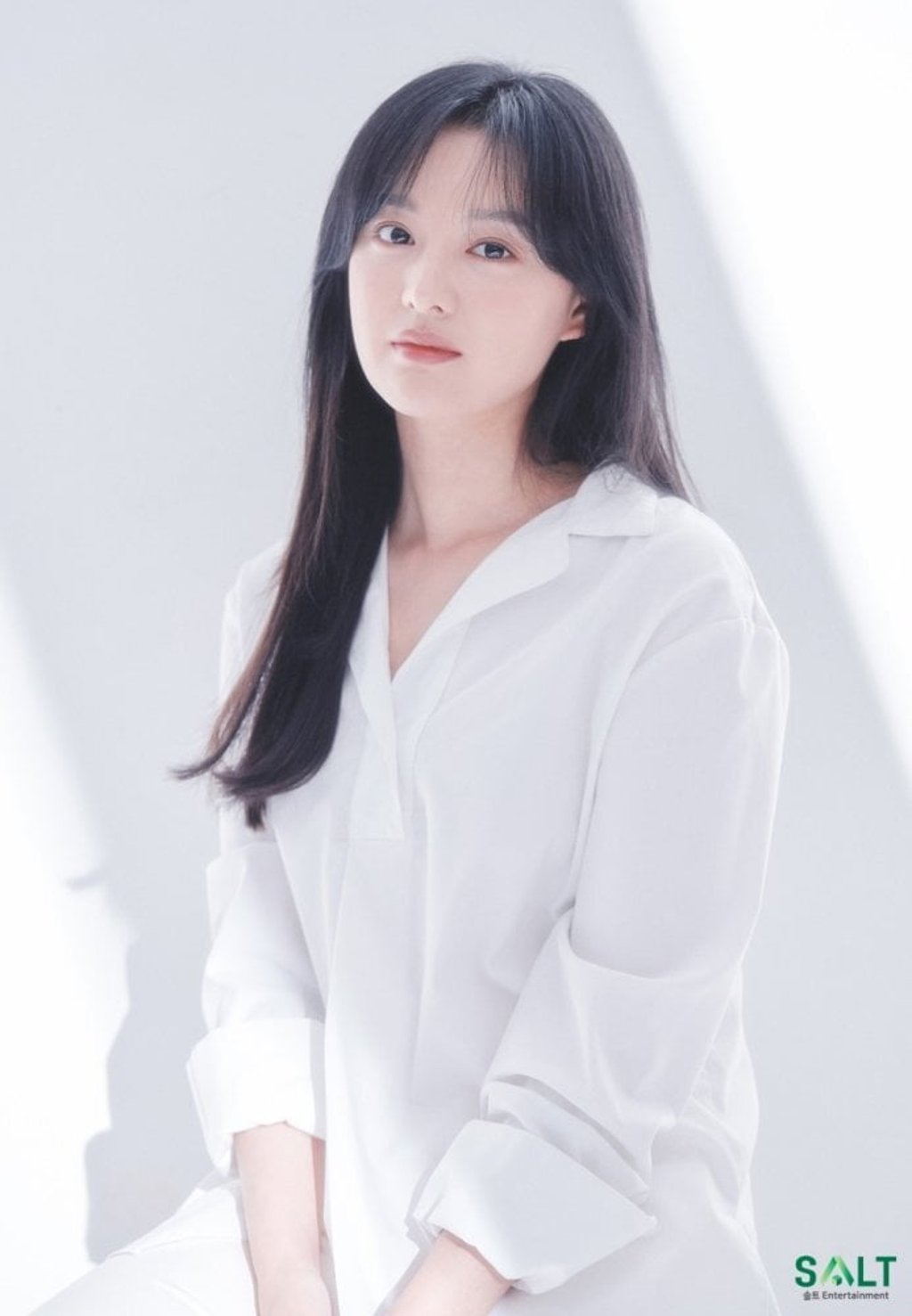 Kim Ji-won’s stage name was once “JessicaK”. Photo: @jiwon_hq/Twitter