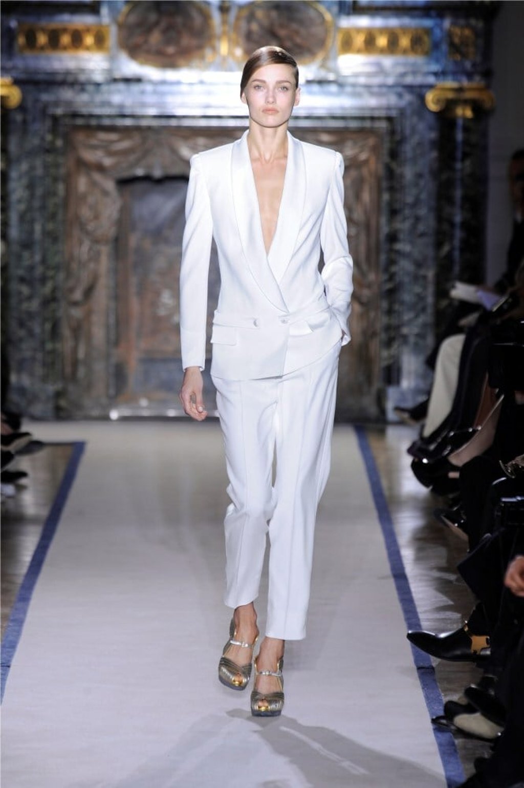 A classic cut in white: Yves Saint Laurent Le Smoking from the autumn/winter 2011 collection. Photo: SCMP
