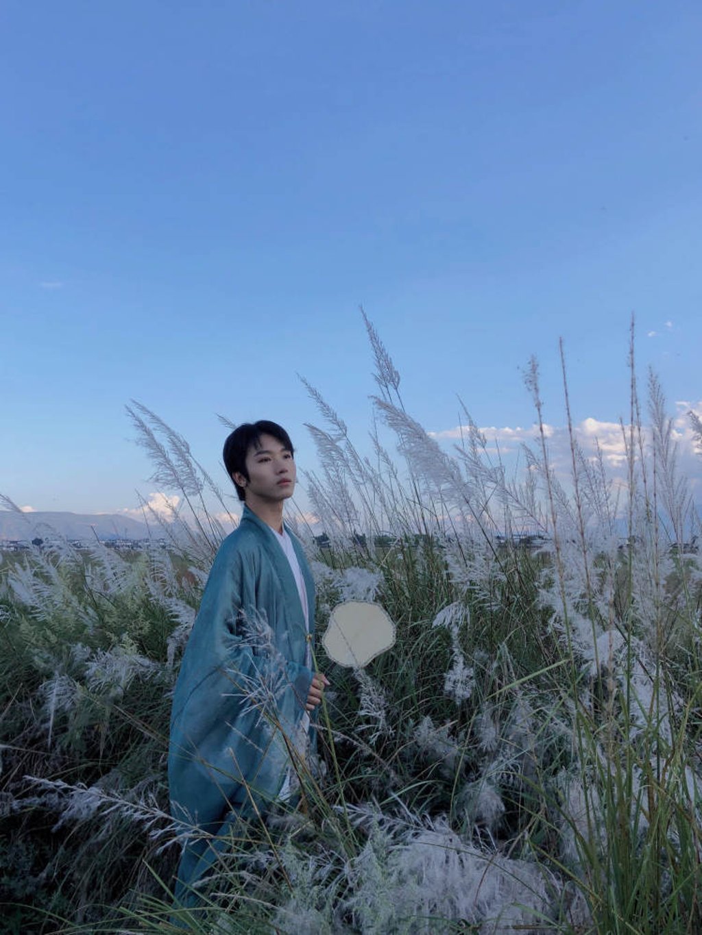 Li now makes Chinese silk fans and hairpins as a full-time endeavour. Photo: Li Jingyi Li now makes Chinese silk fans and hairpins as a full-time endeavour. Photo: Li Jingyi