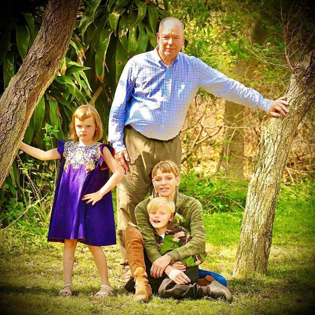 Princess Charlene sports a chic new look as she poses for photos with her family in a bid to quash rumours of an impending divorce. Photo: @hshprincesscharlene/Instagram Princess Charlene sports a chic new look as she poses for photos with her family in a bid to quash rumours of an impending divorce. Photo: @hshprincesscharlene/Instagram