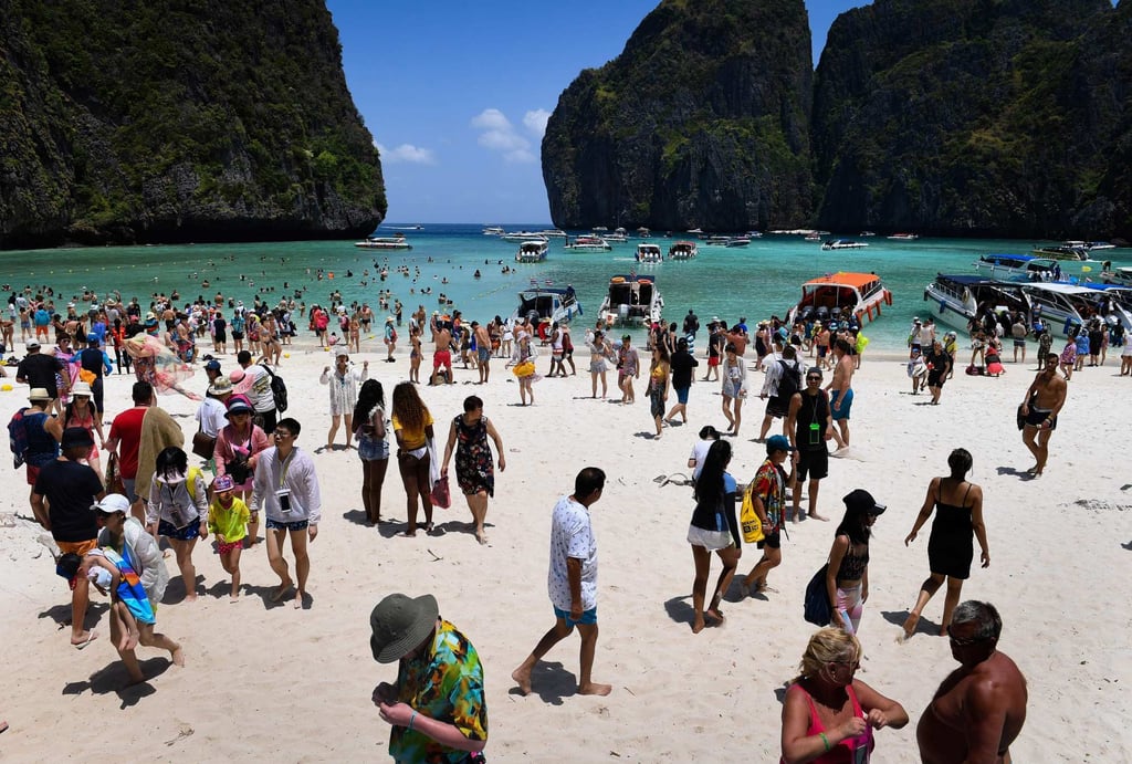 A crowd of tourists on the Maya Bay beach in April 2018. Photo: Getty Images