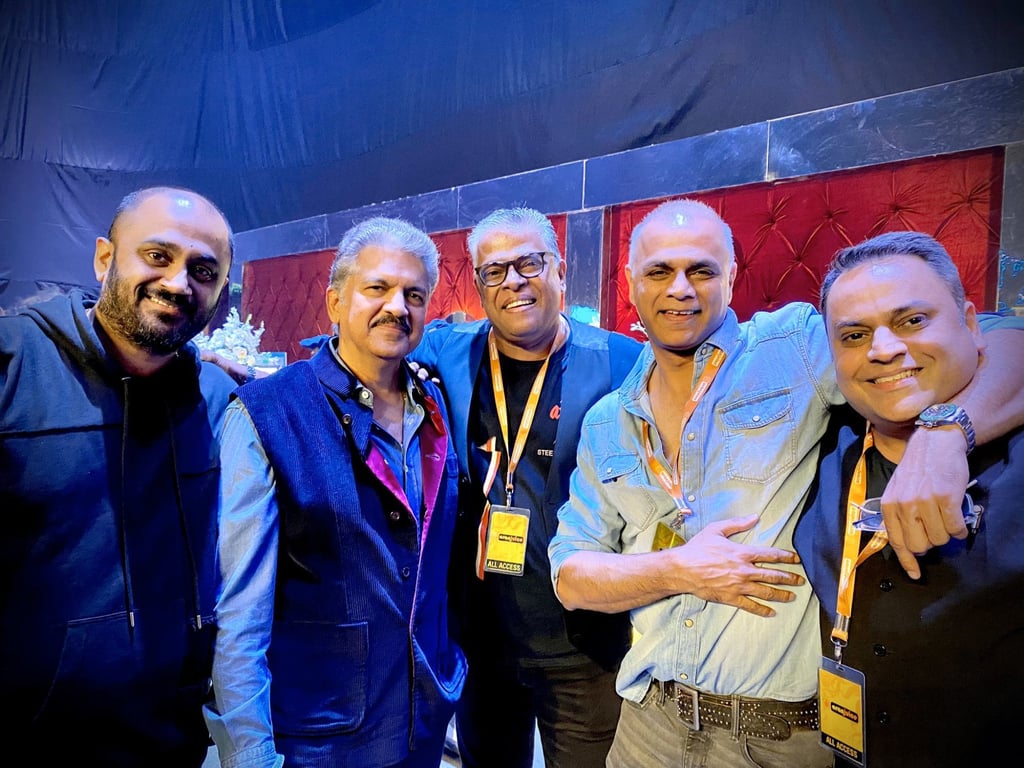 Anand Mahindra loves blues music. Photo: @vgjairam/Twitter Anand Mahindra loves blues music. Photo: @vgjairam/Twitter