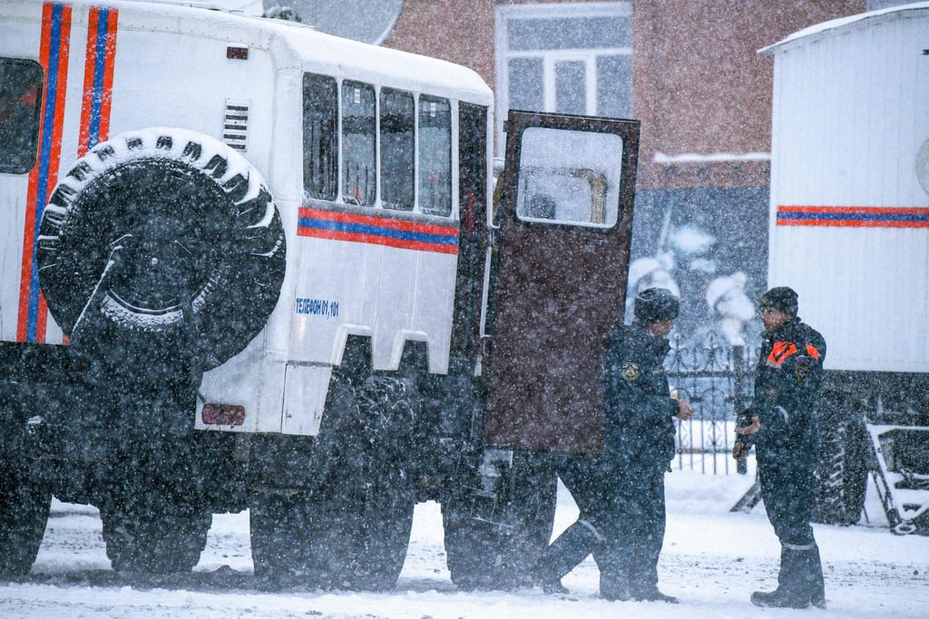 Rescuers arrive at the Listvyazhnaya coal mine in Siberia on Thursday. Photo: AFP