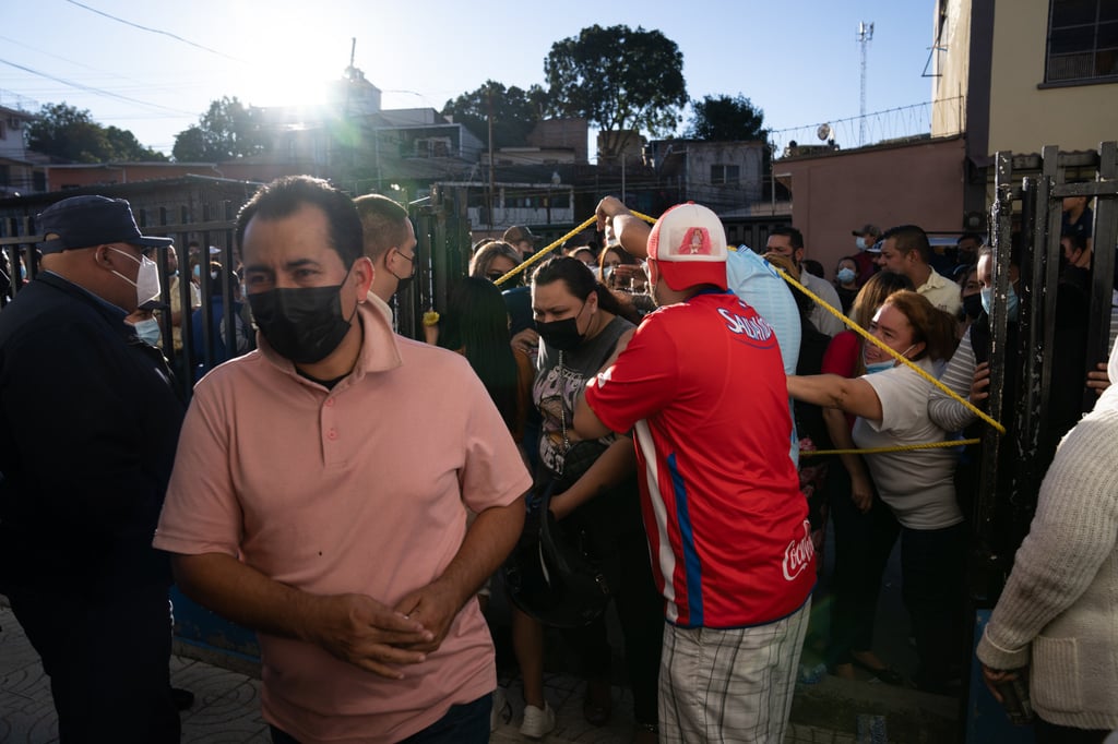Voters wait in line to cast their ballots at a polling station in Tegucigalpa, Honduras on Sunday. Photo: Bloomberg