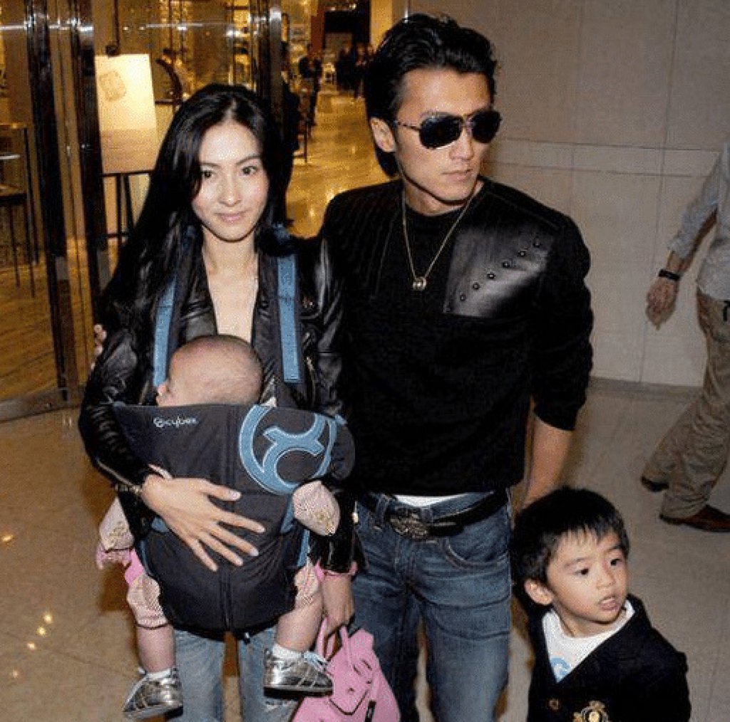 Nicholas Tse and Cecilia Cheung with their two sons. Photo: 暗恋hui_nj/ Weibo Nicholas Tse and Cecilia Cheung with their two sons. Photo: 暗恋hui_nj/ Weibo