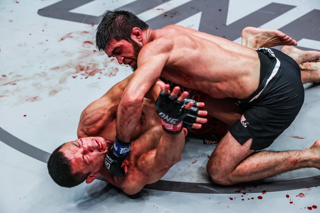 Saygid Guseyn Arslanaliev punches Timofey Nastyukhin at ONE: Winter Warriors in Singapore.