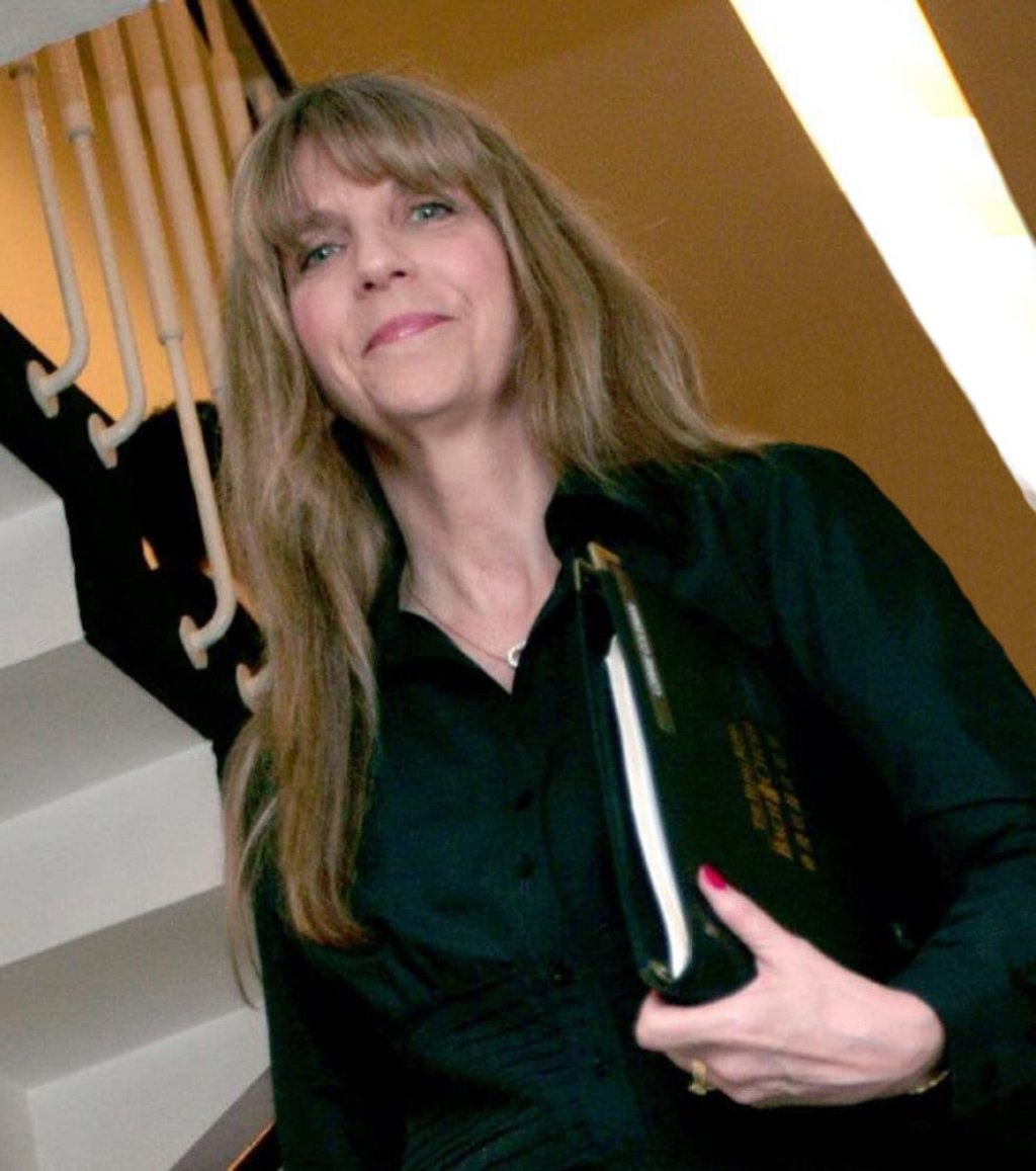 Lorrie Coleman is the longest-serving member of the Hong Kong Bach Choir. Originally from Georgia, USA, she joined as a soprano in 1994 and has sung in nearly all major concerts since.