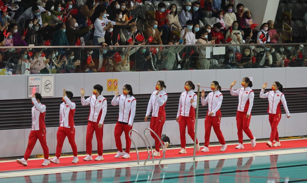 Chinese Olympians wave to the crowd at the Victoria Park Swimming Pool on Saturday. Photo: Dickson Lee Chinese Olympians wave to the crowd at the Victoria Park Swimming Pool on Saturday. Photo: Dickson Lee