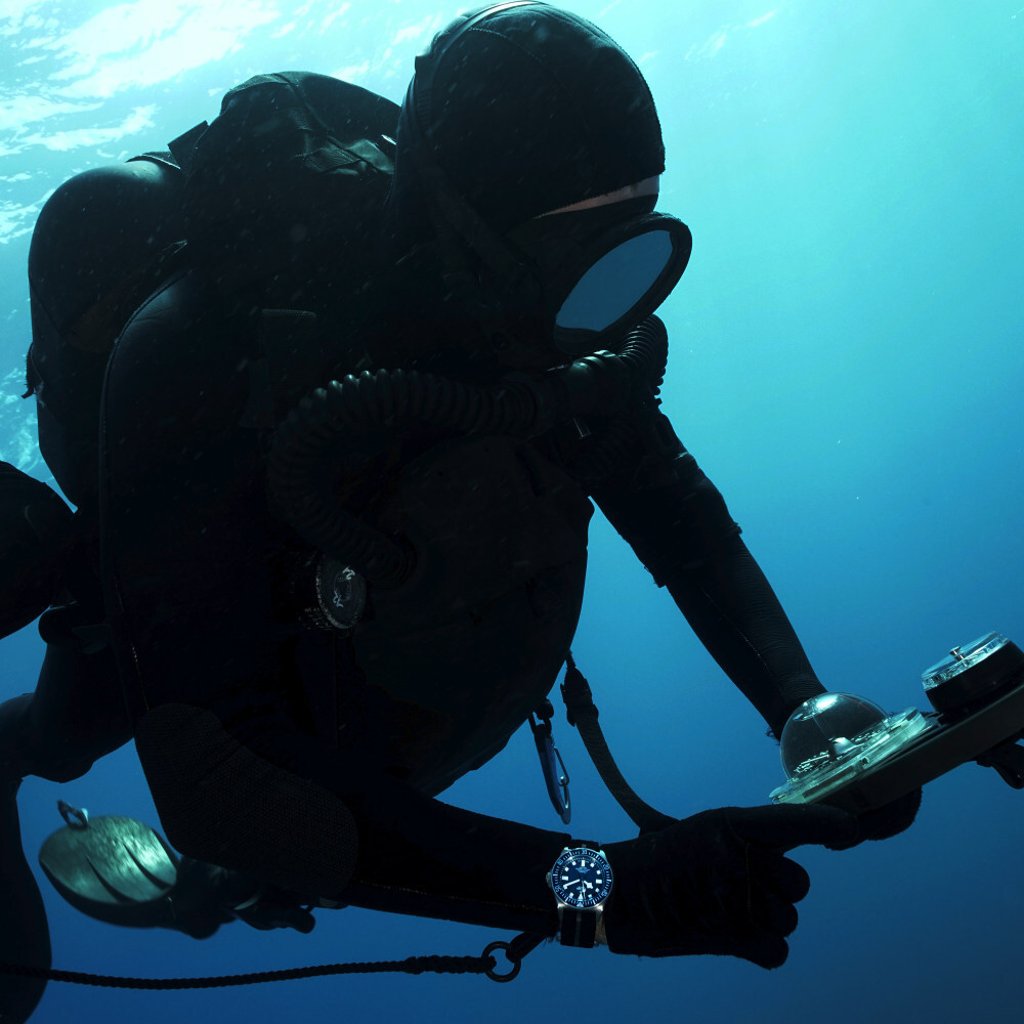 A diver wearing the Tudor Pelagos FXD, showing its all-important legibility.