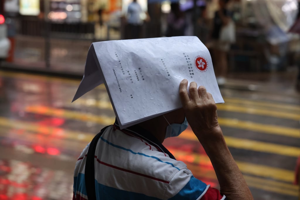 A man with an iBond prospectus during a thunderstorm in Mong Kok on 1June 2021. Photo: Nora Tam A man with an iBond prospectus during a thunderstorm in Mong Kok on 1June 2021. Photo: Nora Tam