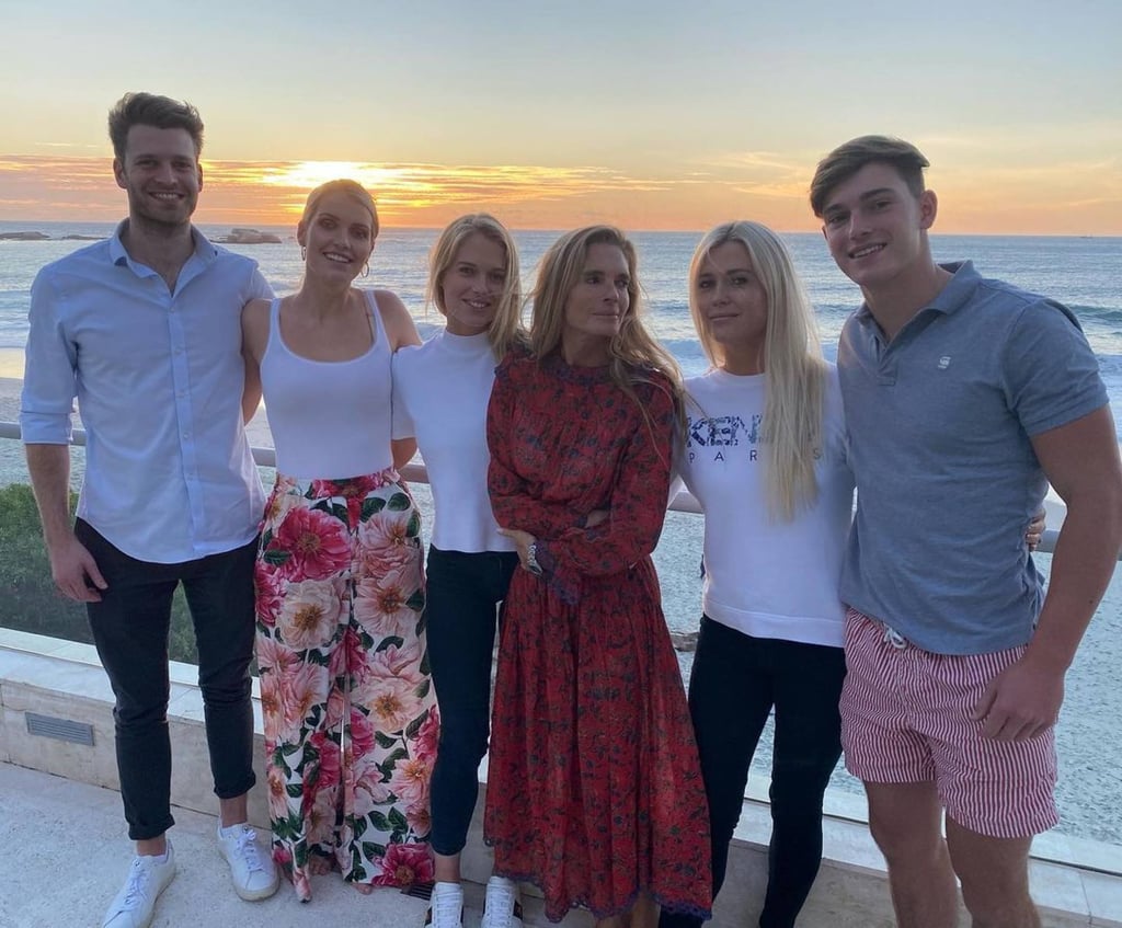 A recent family photo of all the Spencer siblings together. Photo: @samuelaitken/Instagram