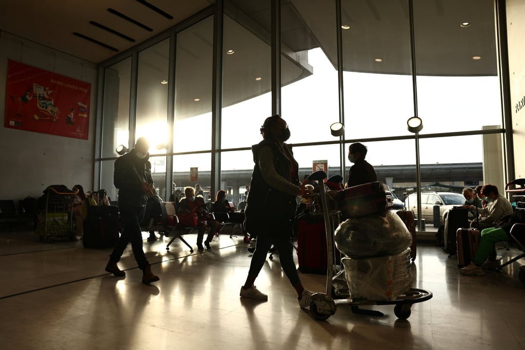 Passengers walk in the departures area of the Terminal 2 at Paris Charles de Gaulle airport near Paris, France. Photo: Reuters Passengers walk in the departures area of the Terminal 2 at Paris Charles de Gaulle airport near Paris, France. Photo: Reuters