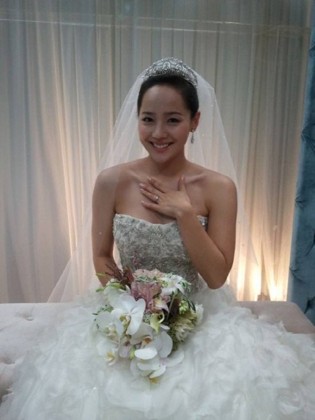 S.E.S.’ Eugene has similar bridal fashion taste to Angelina Jolie and Scarlett Johansson. Photo: @Bada0228/Twitter