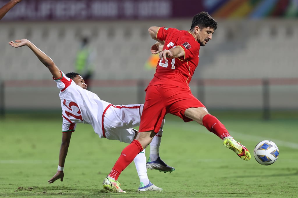 Aloisio (right) vies with Jameel Al Yahmadi during a Group B match between China and Oman at the 2022 Fifa World Cup Asian qualifiers. Photo: Xinhua