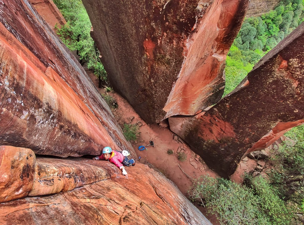 Lu Chunfeng climbs red sandstone in Liming, Yunnan Province. Photo: Handout Lu Chunfeng climbs red sandstone in Liming, Yunnan Province. Photo: Handout
