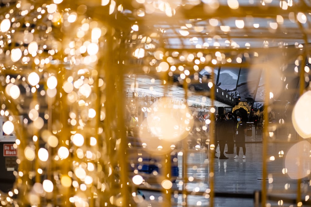 A US airport where carriers scrapped more than 1,000 flights on one of the busiest weekends of the year. Photo: Bloomberg