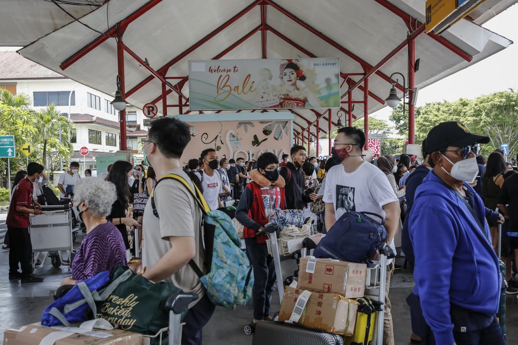 Domestic tourists at I Gusti Ngurah Rai Airport in Kuta, Bali, Indonesia on December 22, 2021. Photo: Anadolu Agency via Getty Images Domestic tourists at I Gusti Ngurah Rai Airport in Kuta, Bali, Indonesia on December 22, 2021. Photo: Anadolu Agency via Getty Images