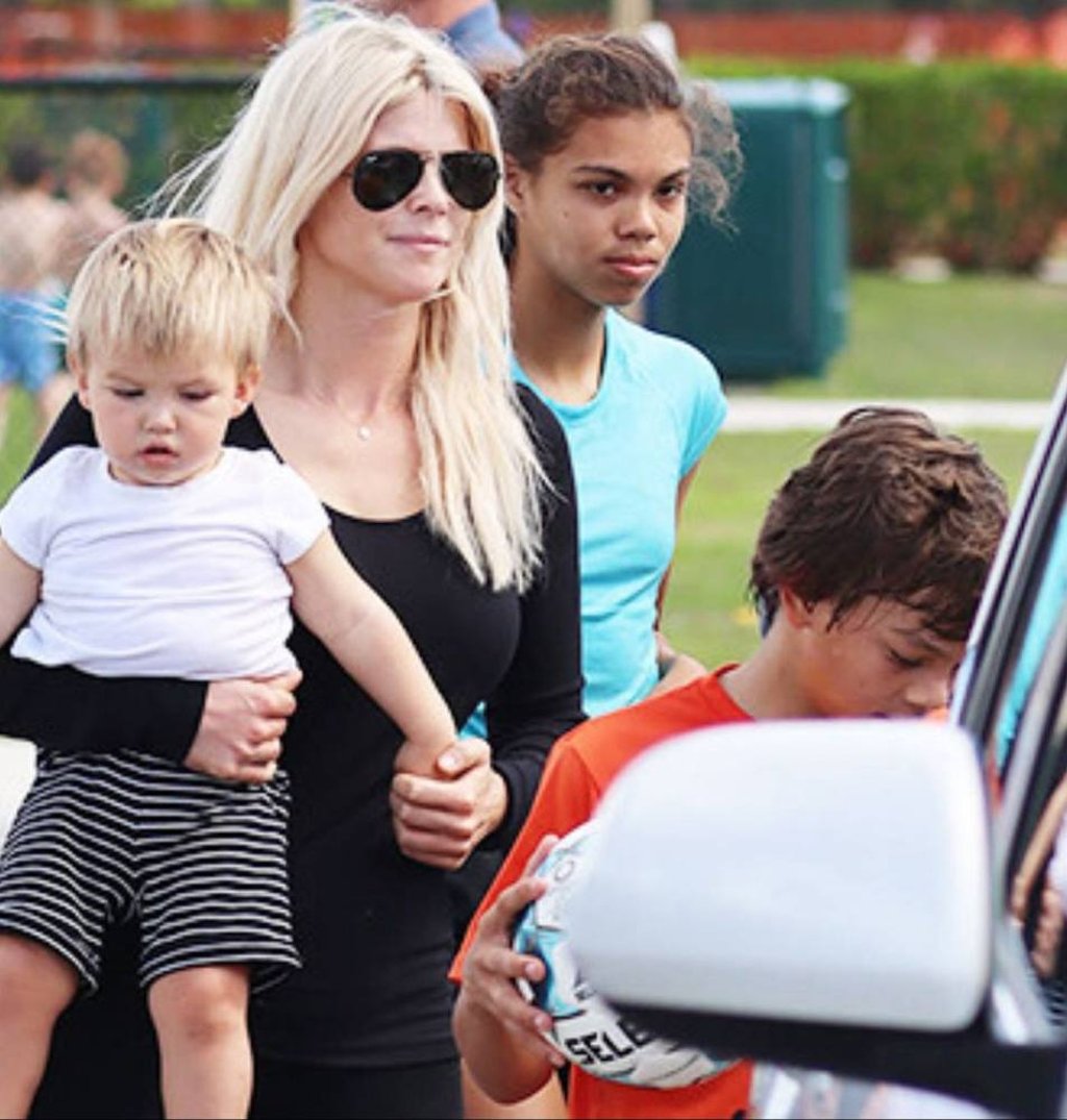 Elin Nordegren and her children. Photo: @the_fusion_bulletin/Instagram Elin Nordegren and her children. Photo: @the_fusion_bulletin/Instagram