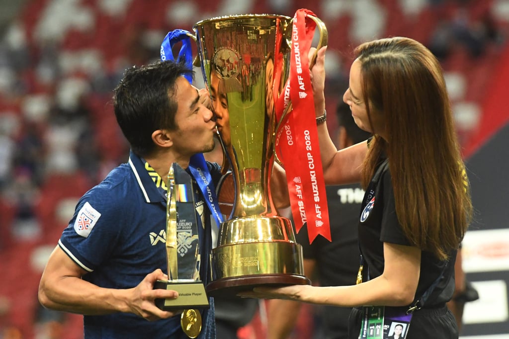 Chanathip Songkrasin (left) of Thailand and team manager Nualphan Lamsam hold the trophy winning Suzuki Cup. Photo: Xinhua Chanathip Songkrasin (left) of Thailand and team manager Nualphan Lamsam hold the trophy winning Suzuki Cup. Photo: Xinhua