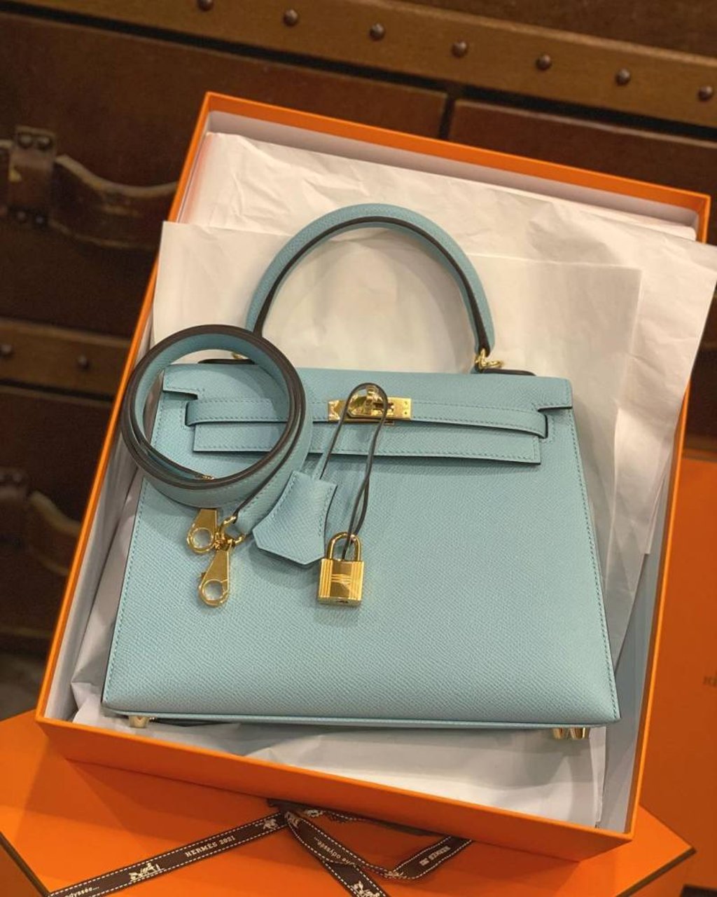 HERMES CHANEL　2点セット Hermès and Chanel limit bag purchases to keep them exclusive and
