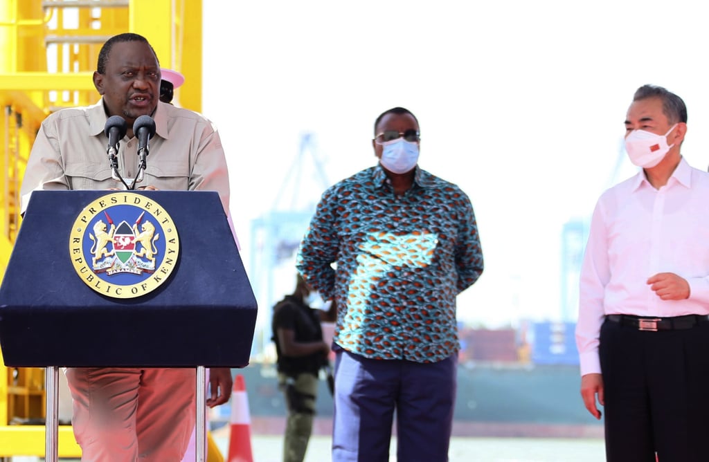 Wang (right) looks on as Kenyan President Uhuru Kenyatta speaks after the men toured the new Kipevu Oil Terminal within the Port of Mombasa on Thursday. Photo: AP Wang (right) looks on as Kenyan President Uhuru Kenyatta speaks after the men toured the new Kipevu Oil Terminal within the Port of Mombasa on Thursday. Photo: AP