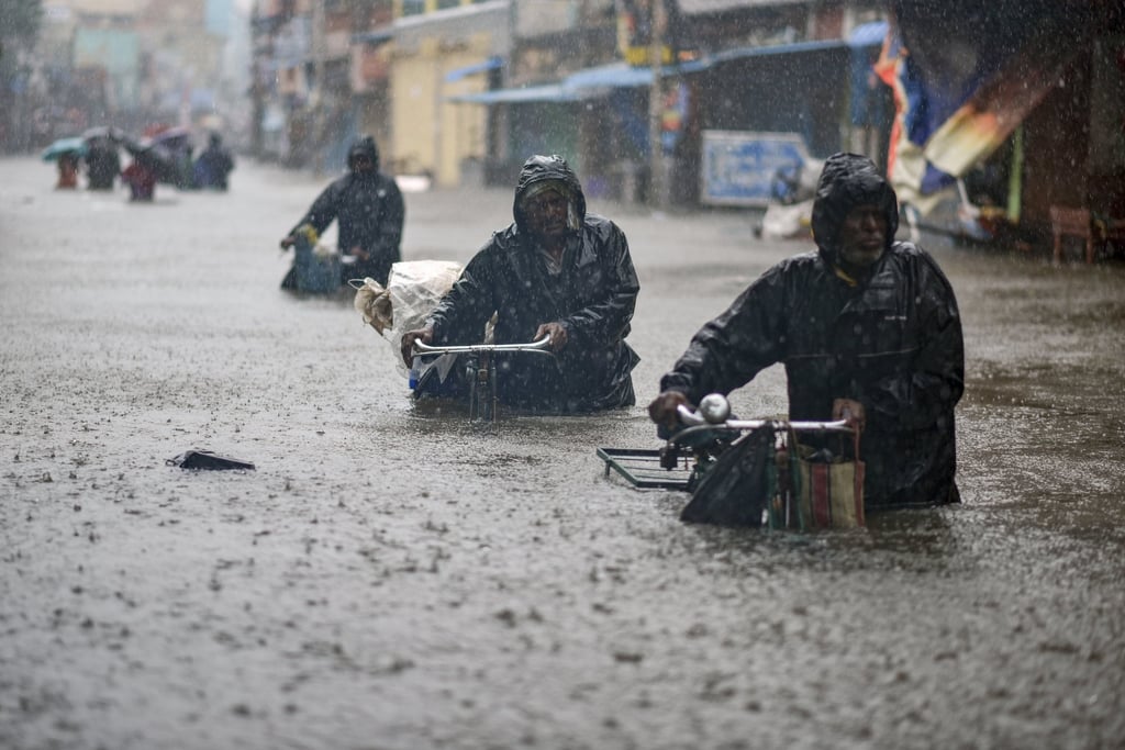 A waterlogged road during incessant heavy rains in Chennai, India in 2021. Photo: EPA