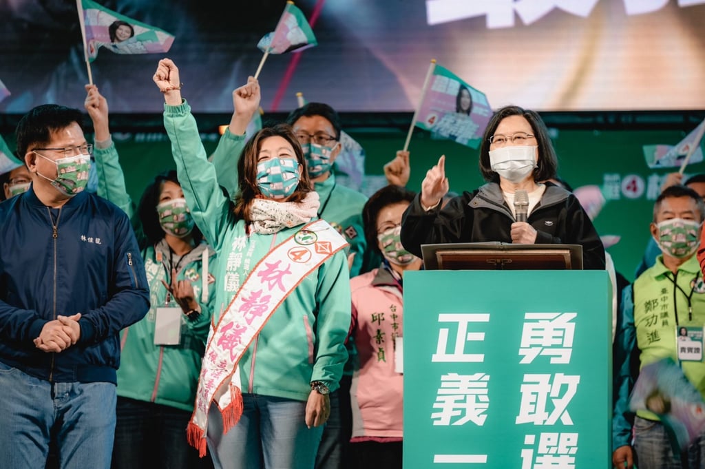 Lin Ching-yi (second left) with supporters including President Tsai Ing-wen in Taichung. Photo: Facebook Lin Ching-yi (second left) with supporters including President Tsai Ing-wen in Taichung. Photo: Facebook
