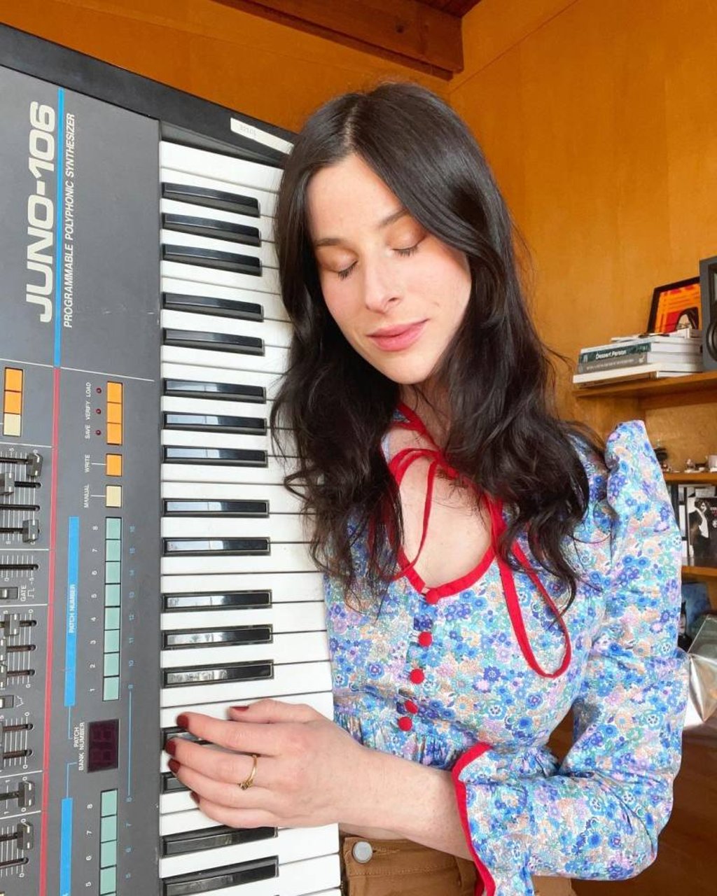 Steven Spielberg’s daughter, Sasha Spielberg, is a singer, actress and painter. Photo: @sashaspielberg/Instagram