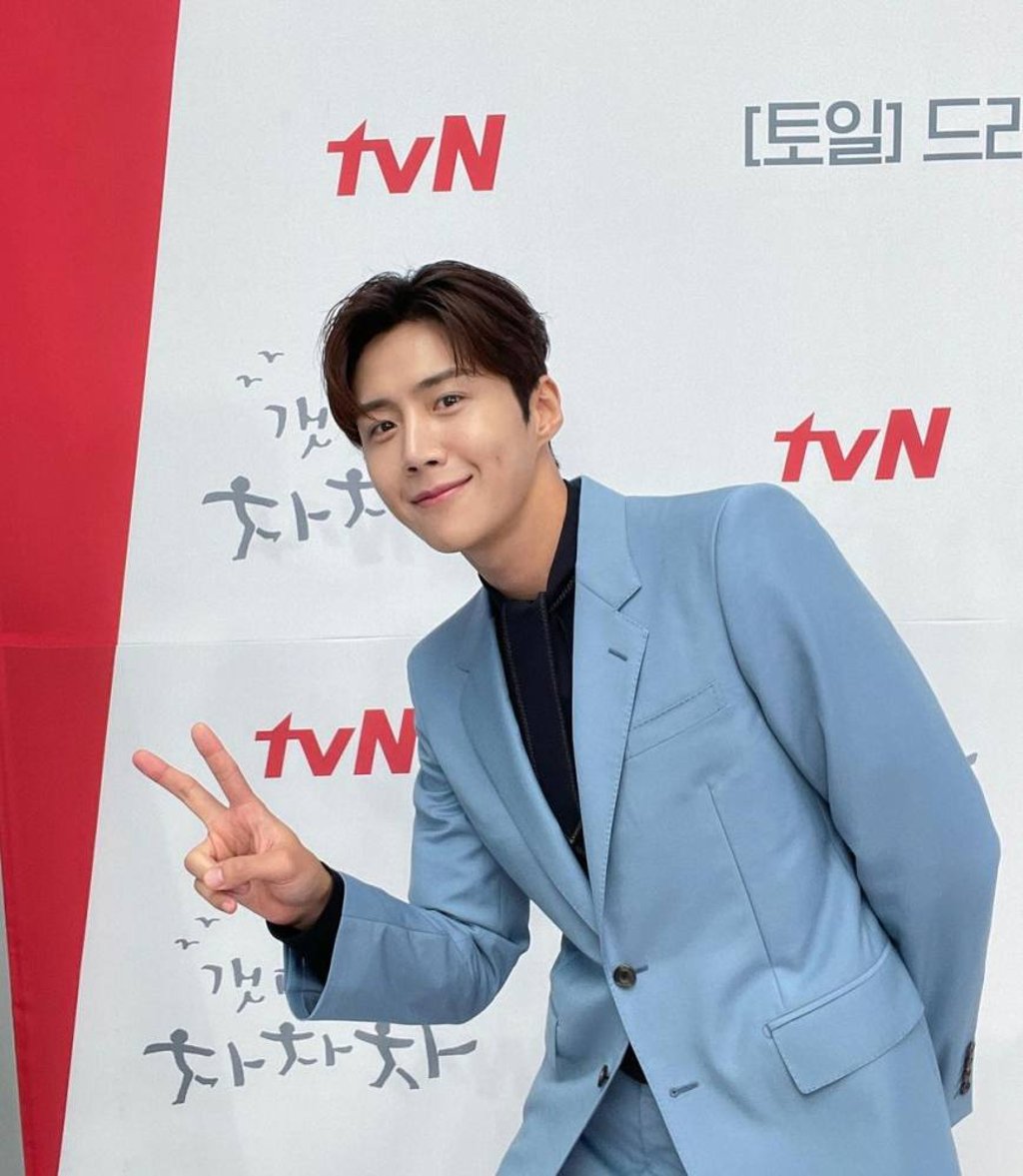Hometown Cha-Cha-Cha star Kim Seon-ho was wrapped up in a scandal right after the end of the K-drama. Photo: @seonho_kim/Instagram